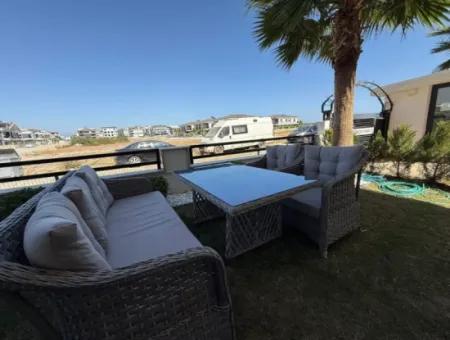 Didim Efeler’de Havuzlu Site İçerisinde Full Eşyalı, Akıllı Ev Sistemli 3+1 Ön Cephe Fırsat Villa