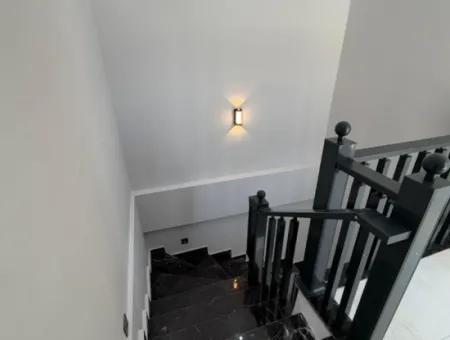 Didim Hisar Mahallesi’nde Deniz Manzaralı Triplex 3+1 Villa