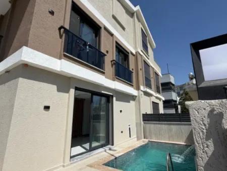 Didim Hisar Mahallesi’nde Deniz Manzaralı Triplex 3+1 Villa