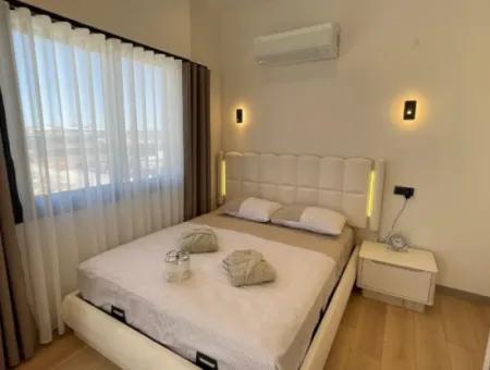 Didim Efeler’de Havuzlu Site İçerisinde Full Eşyalı 3+1 Tripleks Akıllı Ev Sistemli Villa