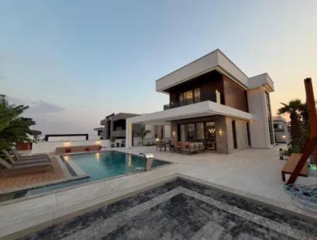 Didim Efeler’de 500 M² Arsa Üzerinde Tam Müstakil 4+1 Villa
