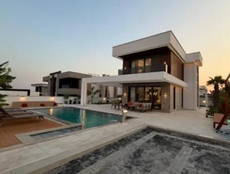 Didim Efeler’de 500 M² Arsa Üzerinde Tam Müstakil 4+1 Villa
