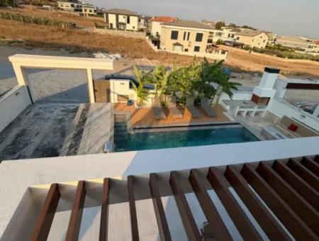 Didim Efeler’de 500 M² Arsa Üzerinde Tam Müstakil 4+1 Villa