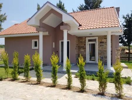 Didim Altınkum Sağturda Satılık Denize Yakın 2+1 Havuzlu Villa