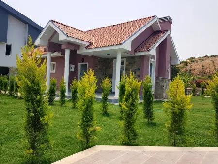 Didim Altınkum Sağturda Satılık Denize Yakın 2+1 Havuzlu Villa