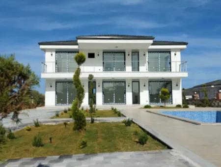 Didim Yeşiltepe'de Satılık Havuzlu Müstakil Villa, Yazlık Ev