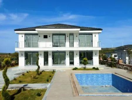Didim Yeşiltepe'de Satılık Havuzlu Müstakil Villa, Yazlık Ev